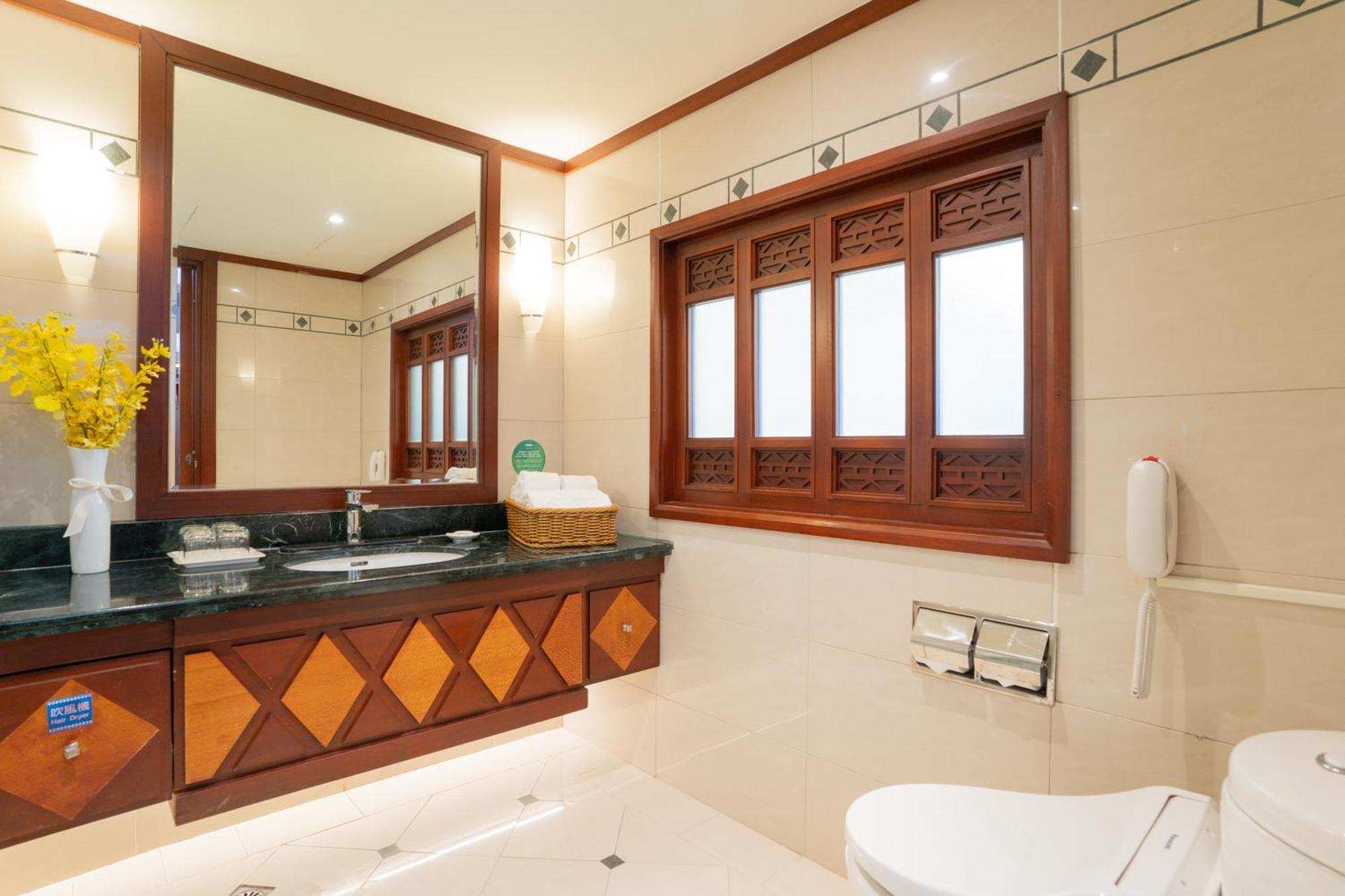 Formosan Naruwan Hotel T'ai-tung Εξωτερικό φωτογραφία A bathroom in a hotel